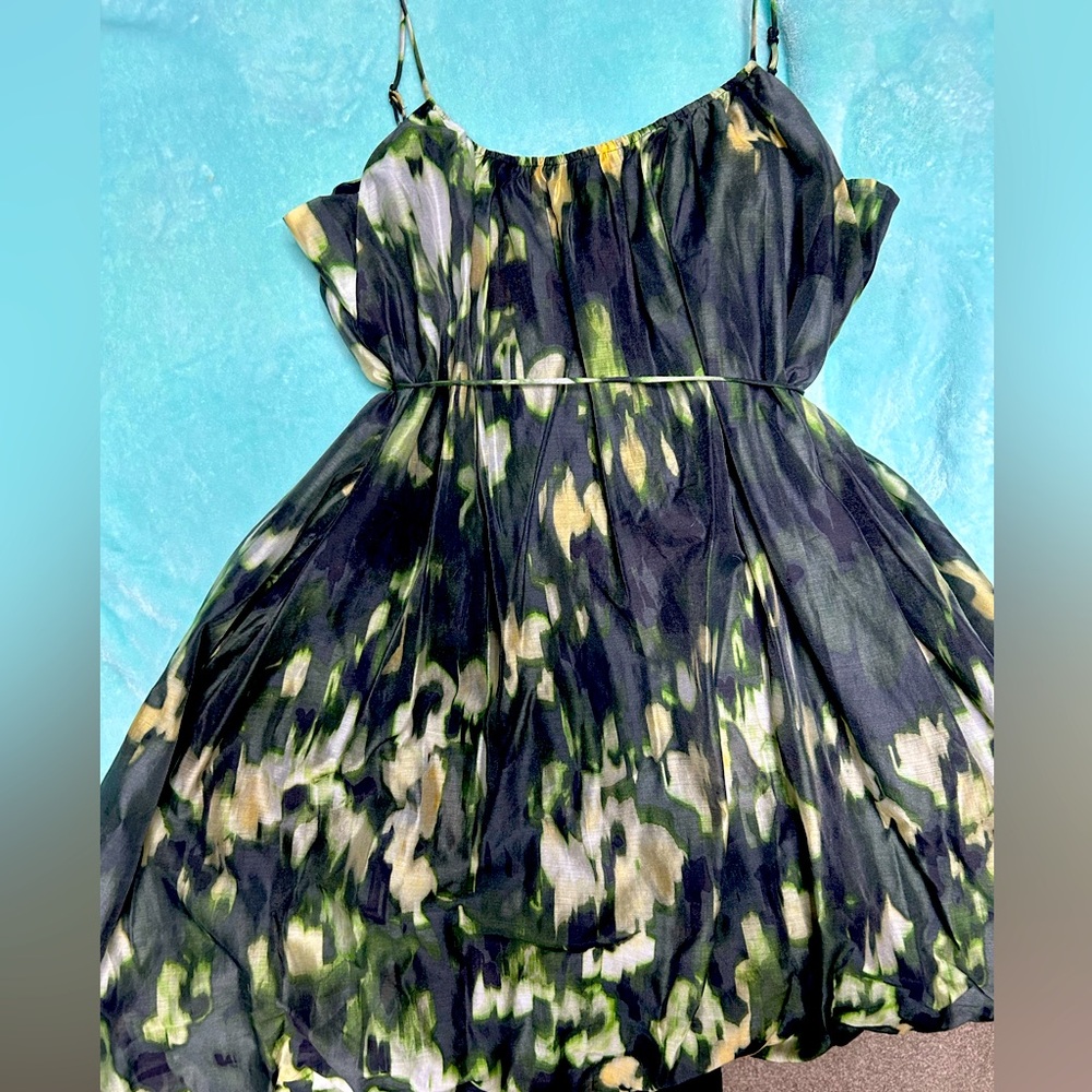Banana Republic floral maxi dress, lined and has pockets. Adjustable straps!